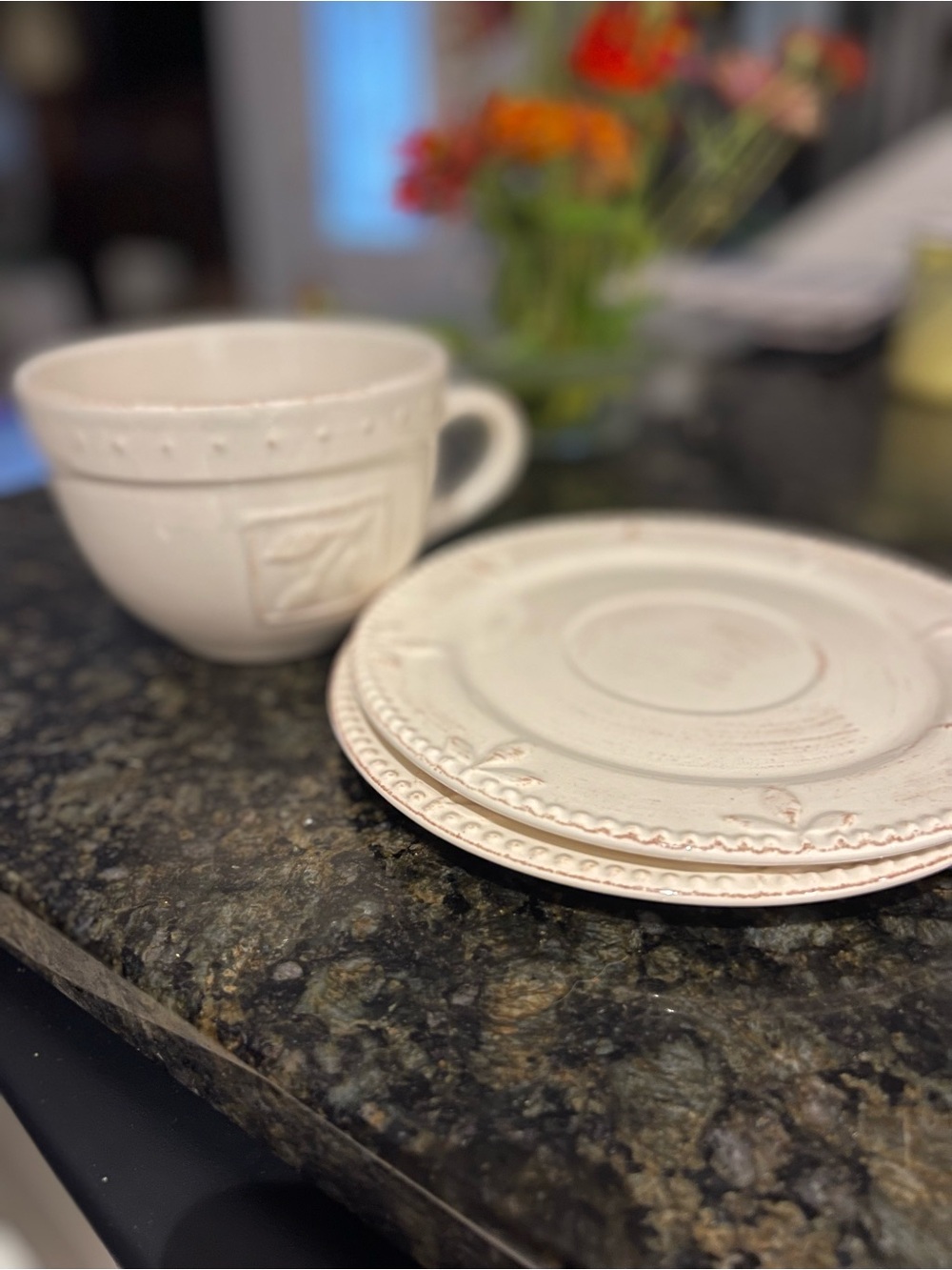 Sorrento Cream Ceramic 20 Oz Mug & 2 Saucers